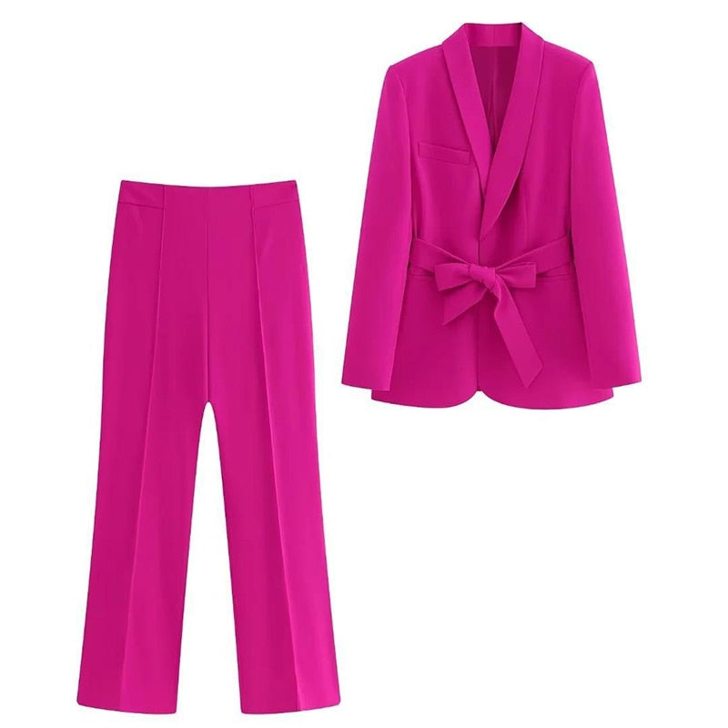 Valenzora | Eleganter Blazer mit Gürtel und passender Hose