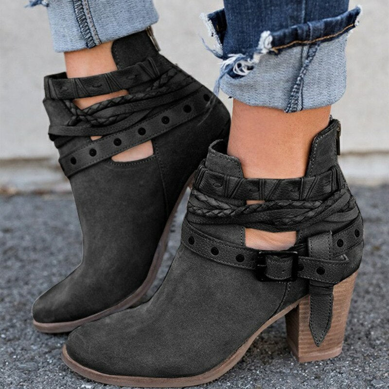 Valenzora | Unique and elegant ankle boots with straps