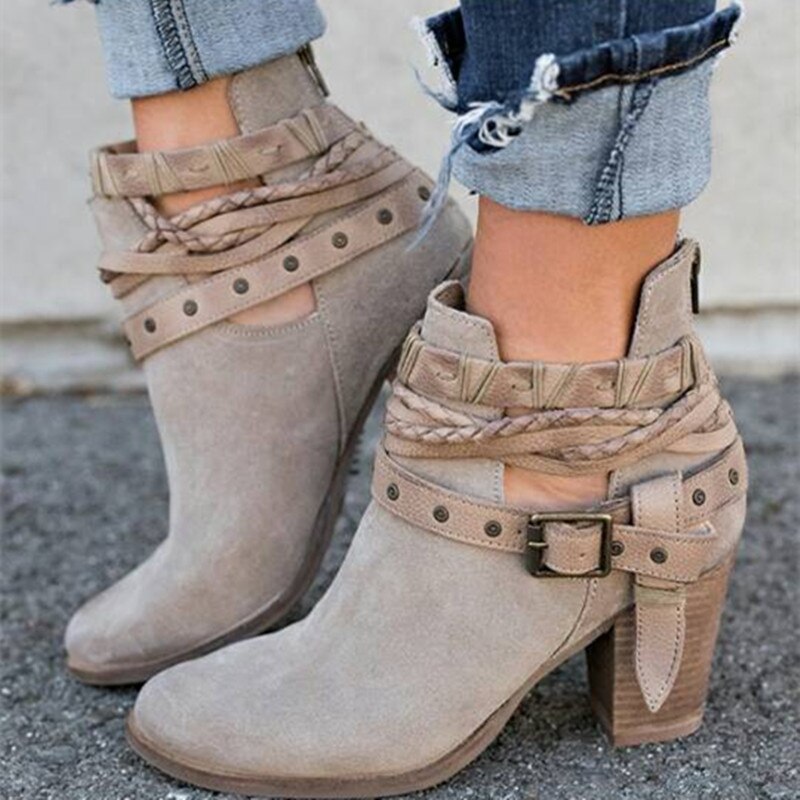 Valenzora | Unique and elegant ankle boots with straps