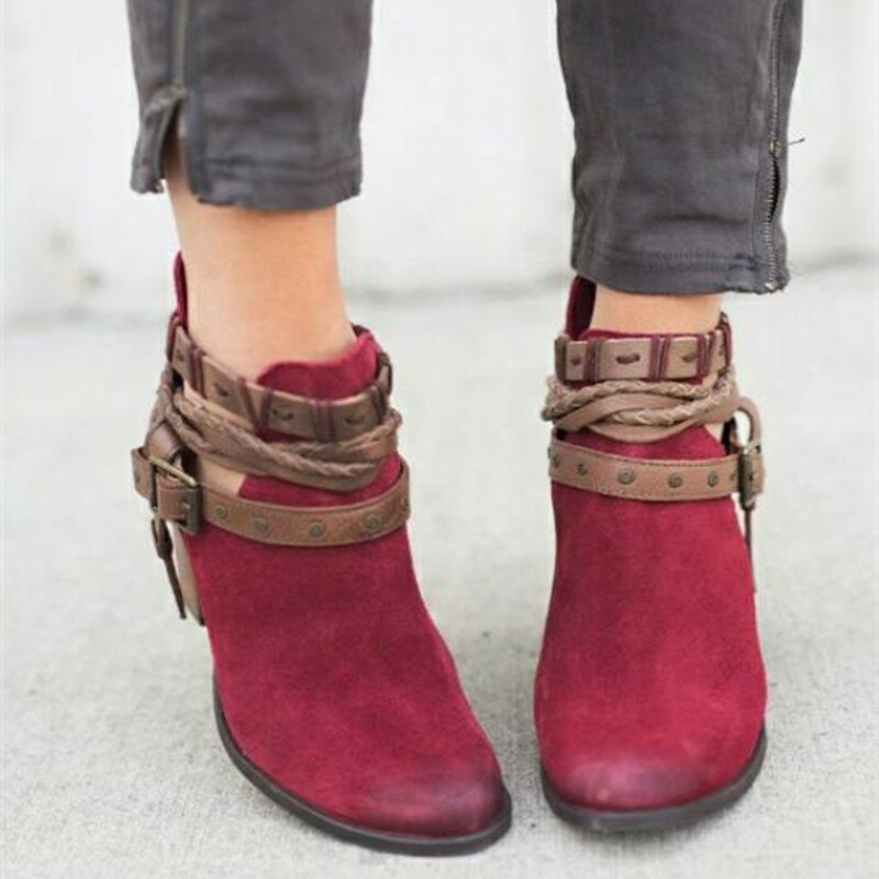 Valenzora | Unique and elegant ankle boots with straps