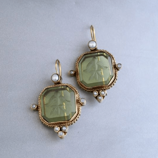 Valenzora | Green & Pearl Earrings