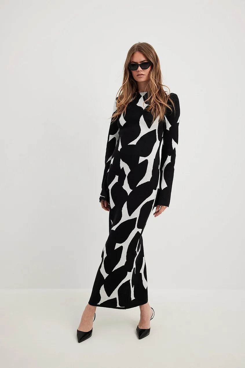 Valenzora | Stylish long knitted dress with long sleeves