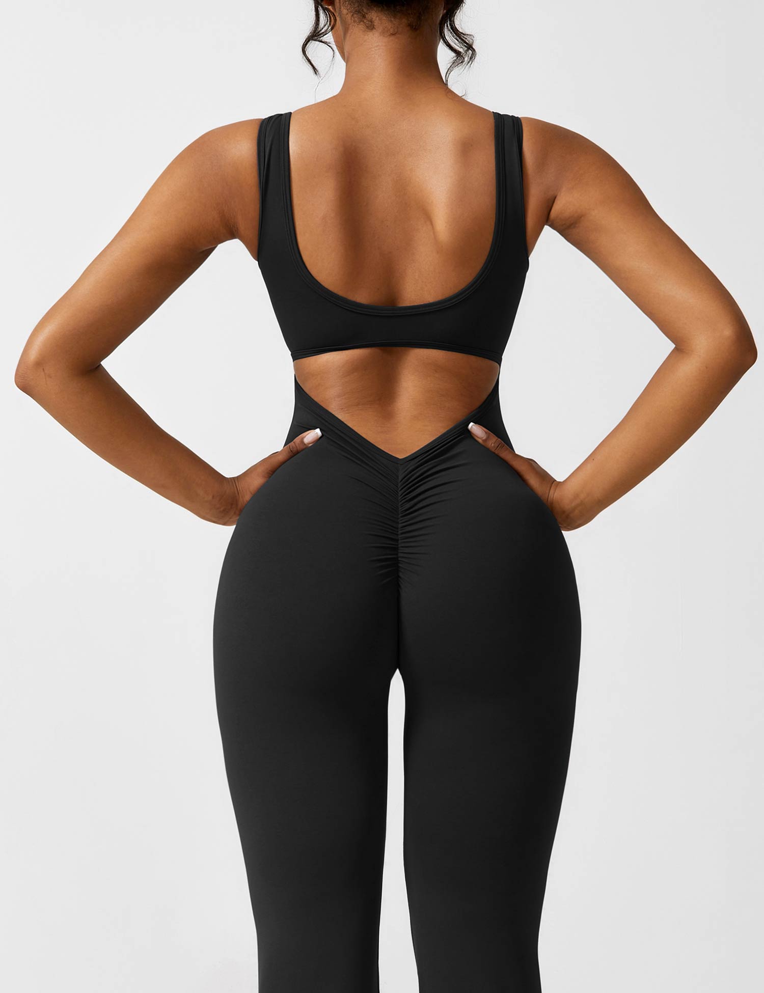 Valenzora | Neck jumpsuit with flared legs | Elegant and figure-hugging design