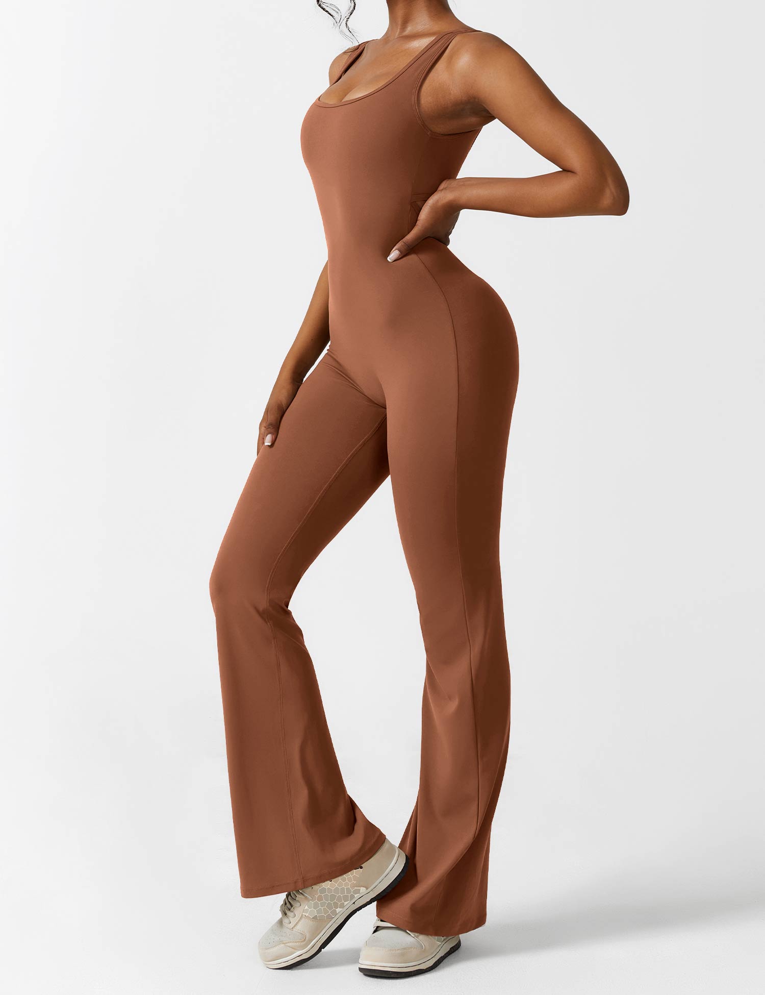 Valenzora | V-back flared jumpsuit
