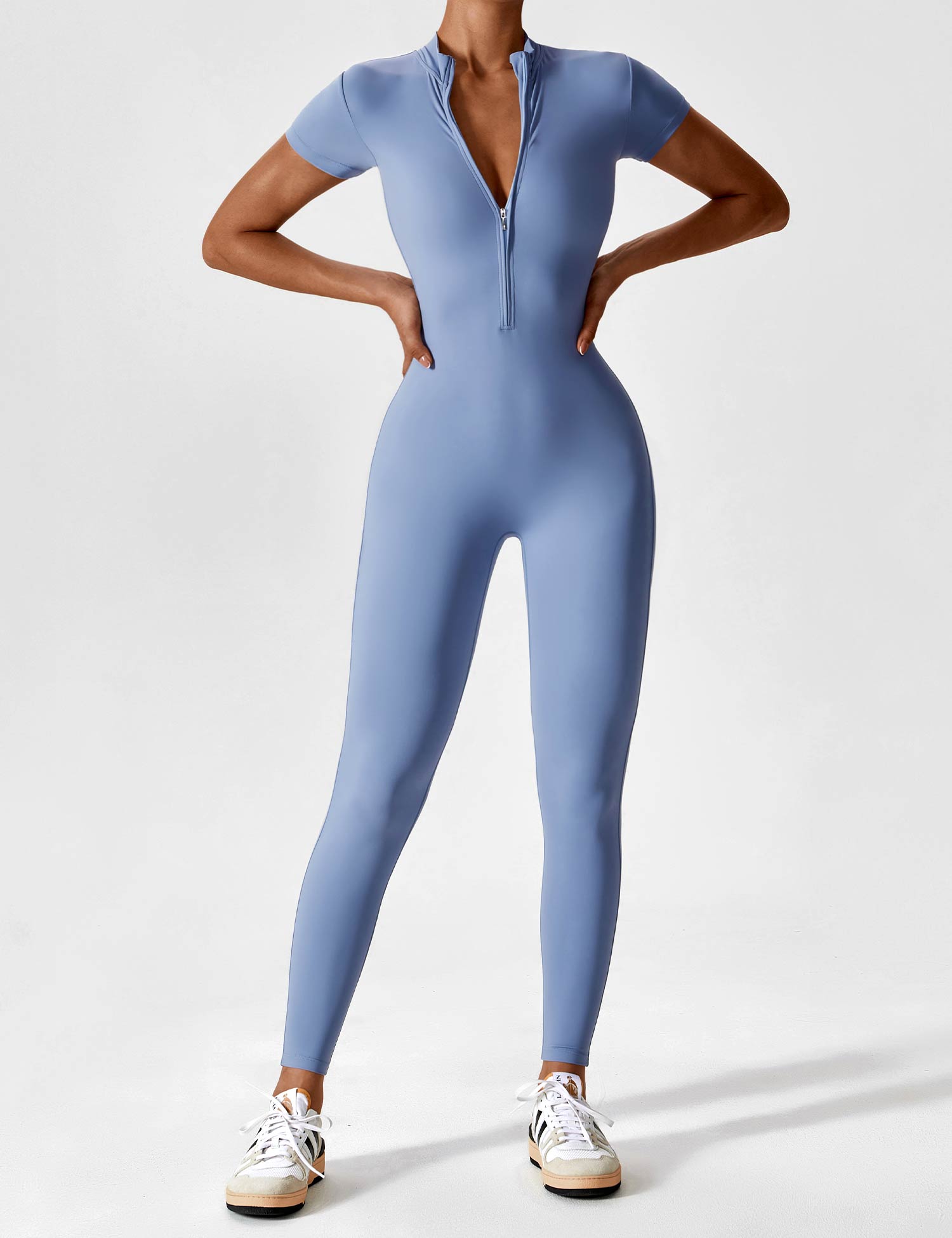 LenaFit – Kurzärmlige Jumpsuits mit Reißverschluss