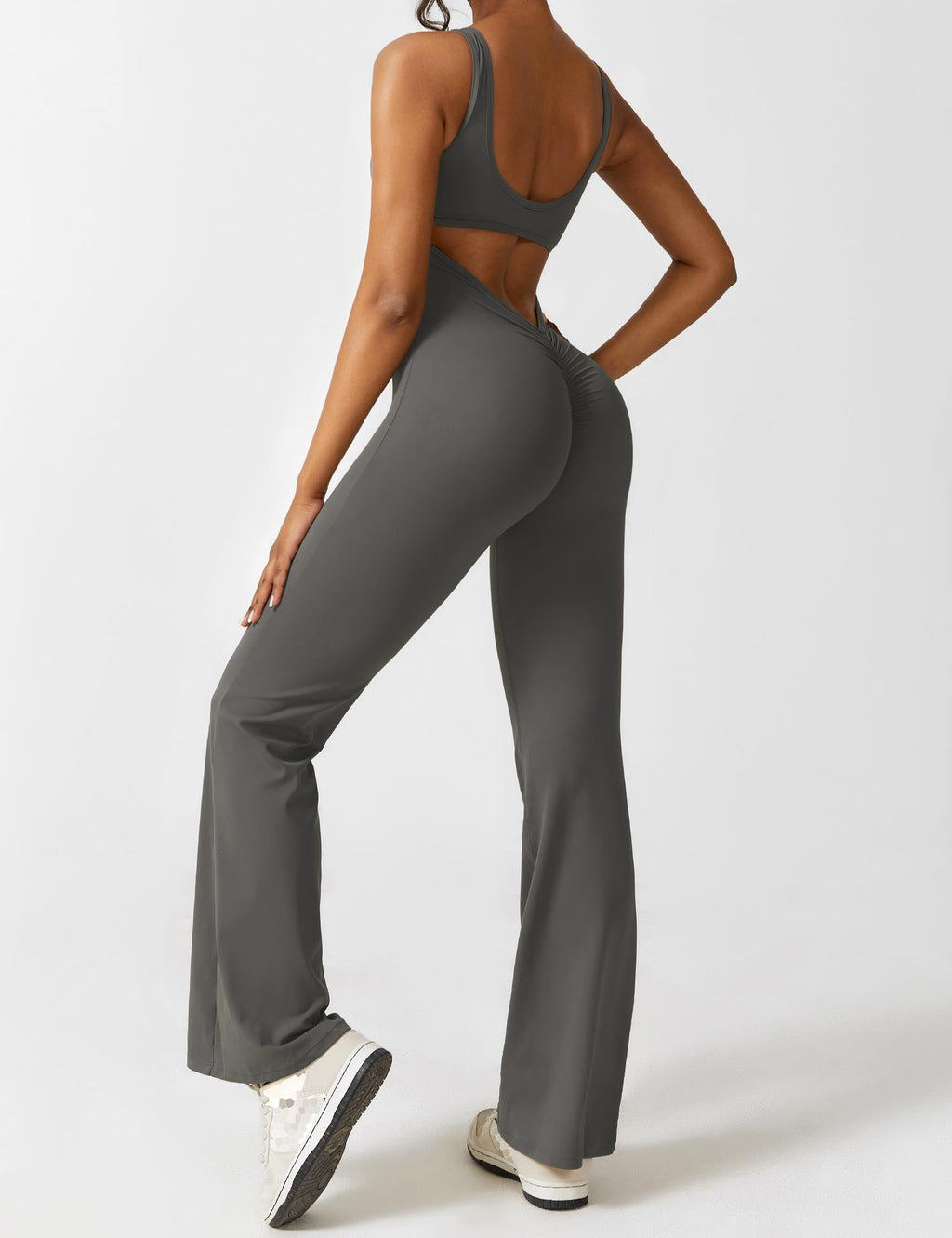 Valenzora | V-back flared jumpsuit