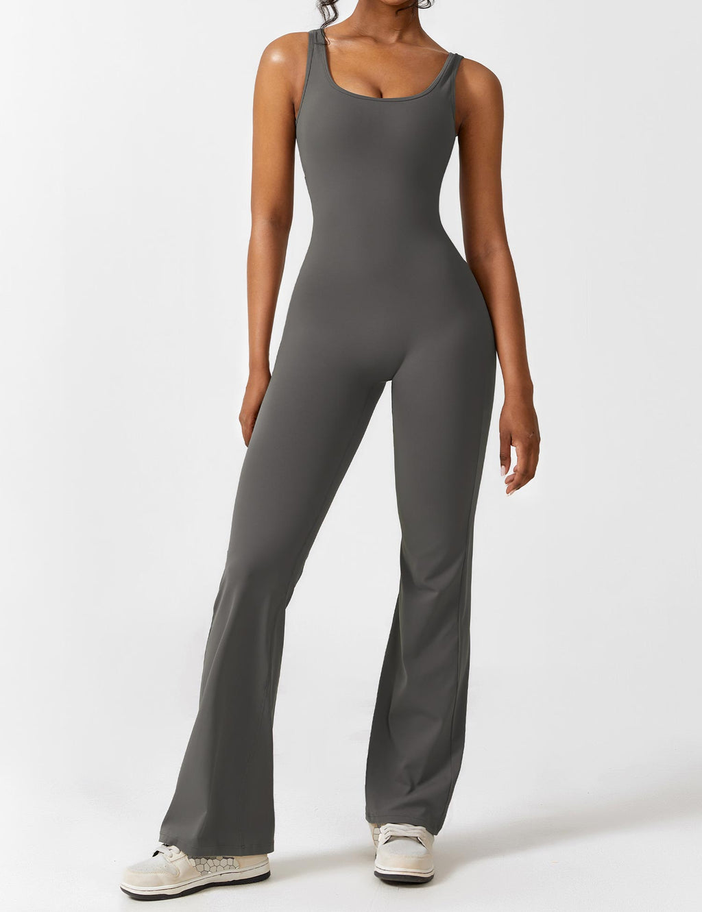 Valenzora | V-back flared jumpsuit