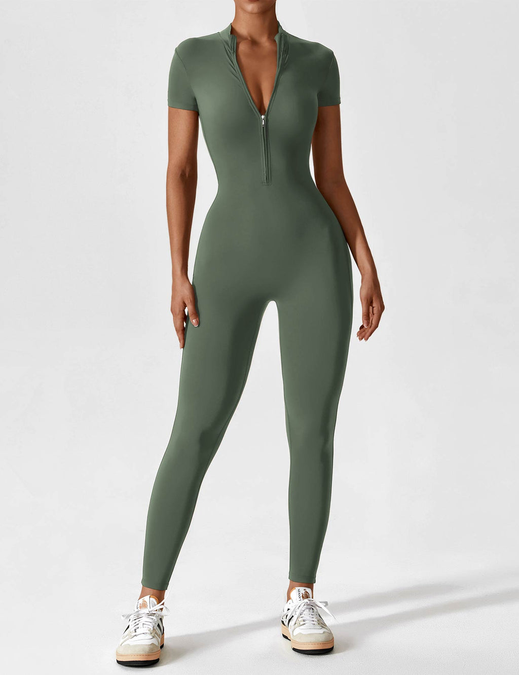 LenaFit – Kurzärmlige Jumpsuits mit Reißverschluss