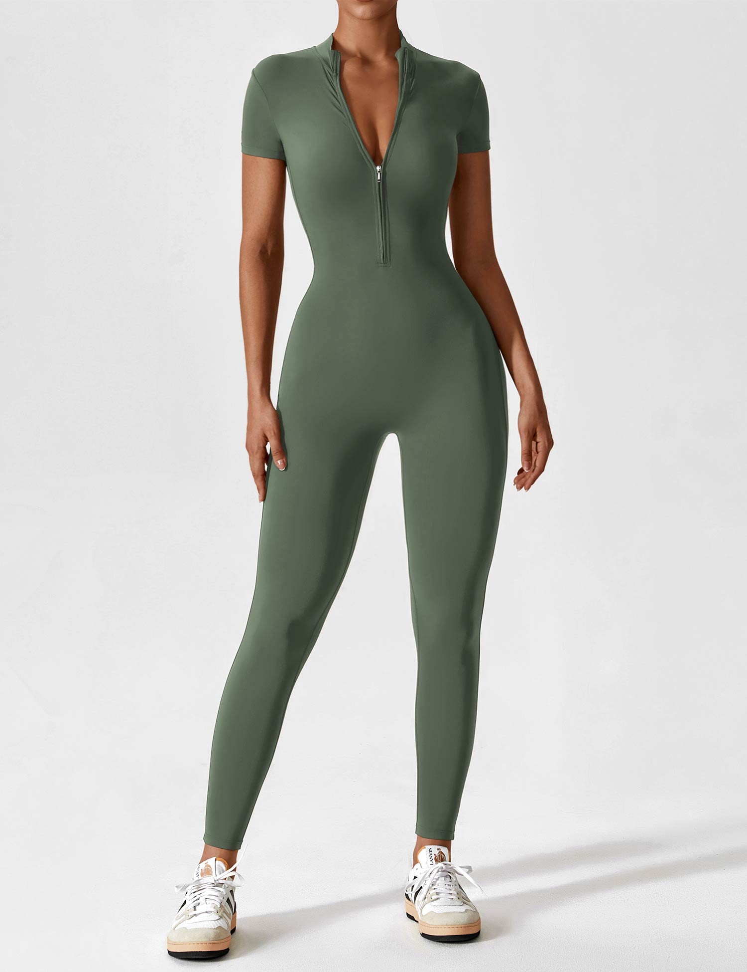 LenaFit – Kurzärmlige Jumpsuits mit Reißverschluss