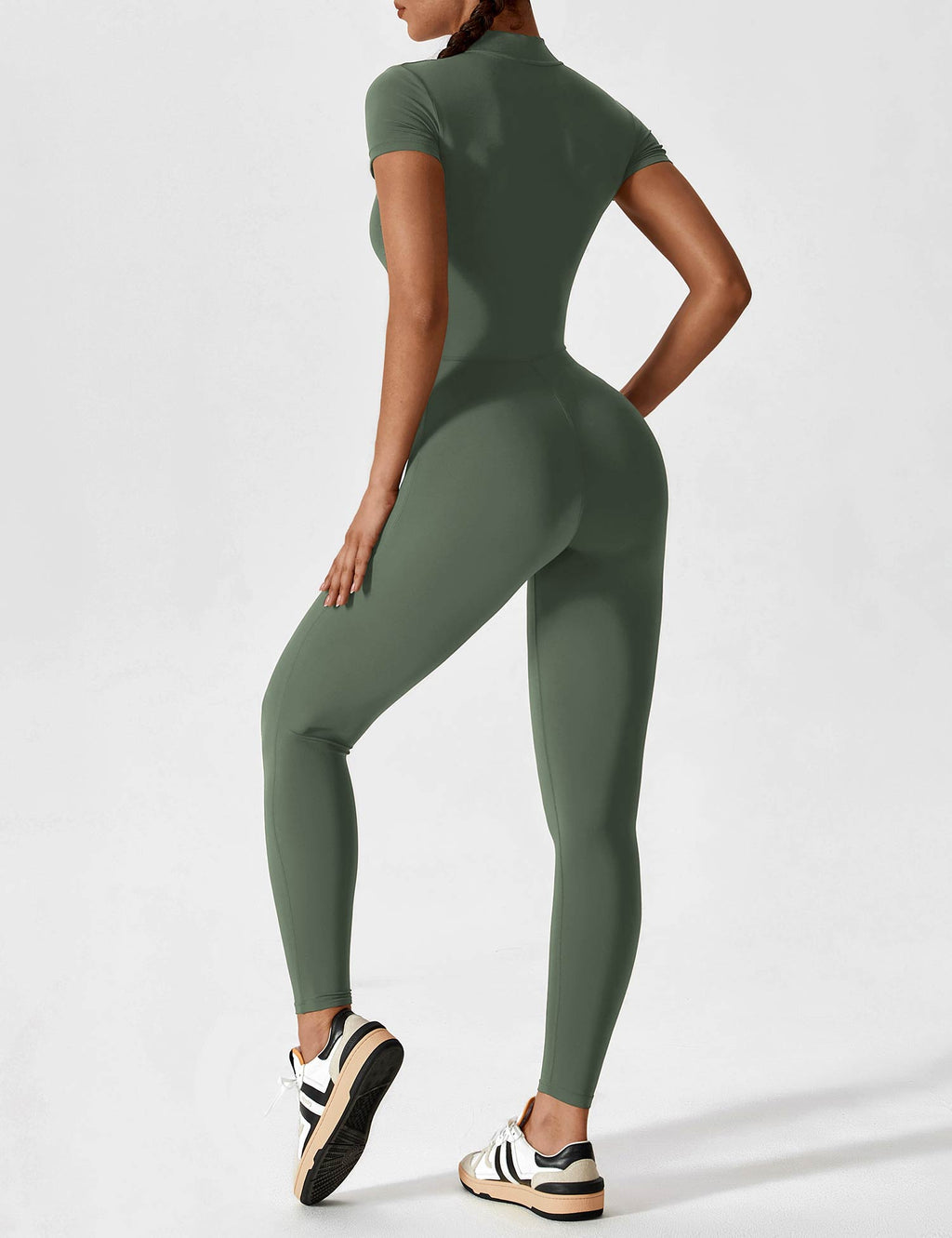LenaFit – Kurzärmlige Jumpsuits mit Reißverschluss