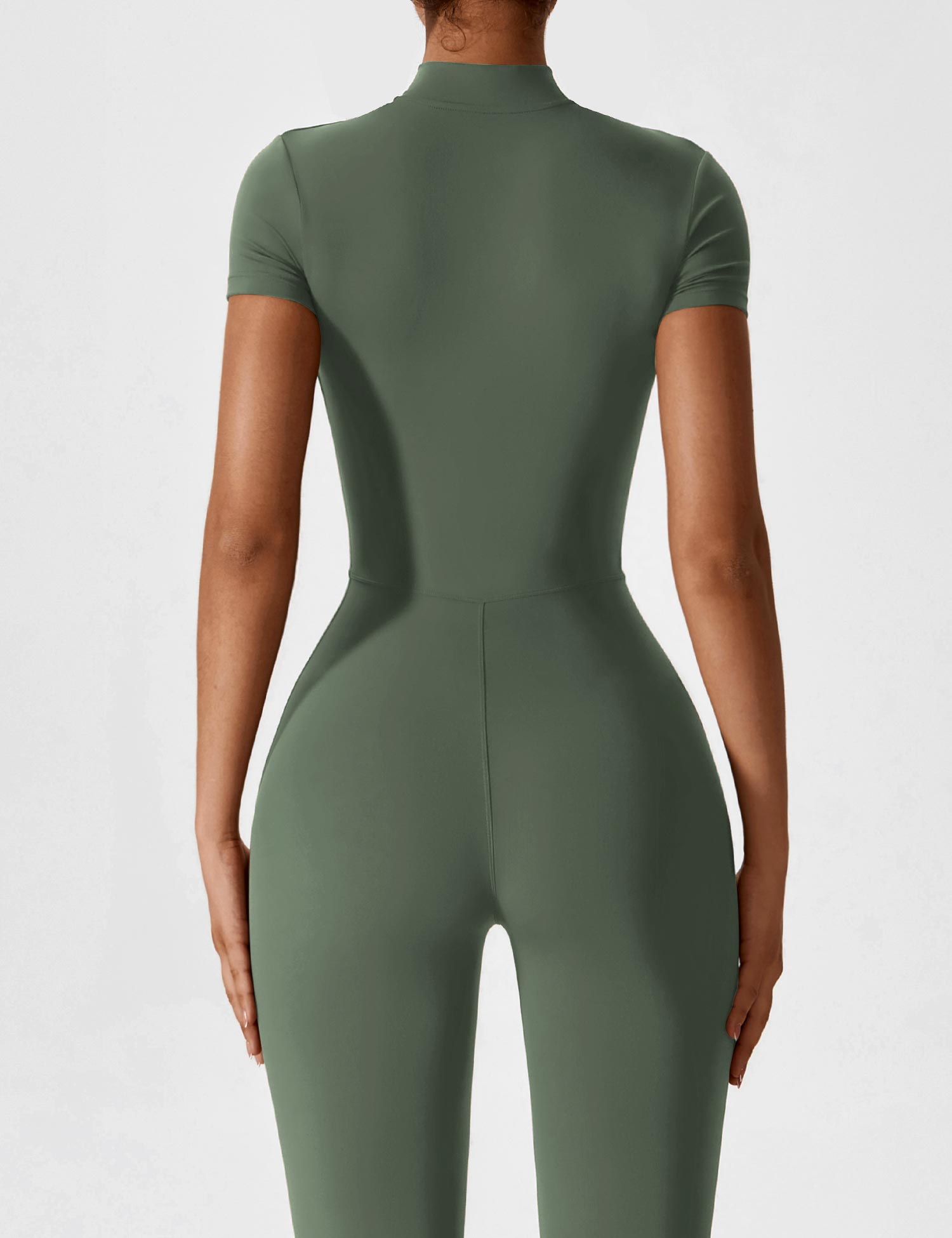LenaFit – Kurzärmlige Jumpsuits mit Reißverschluss