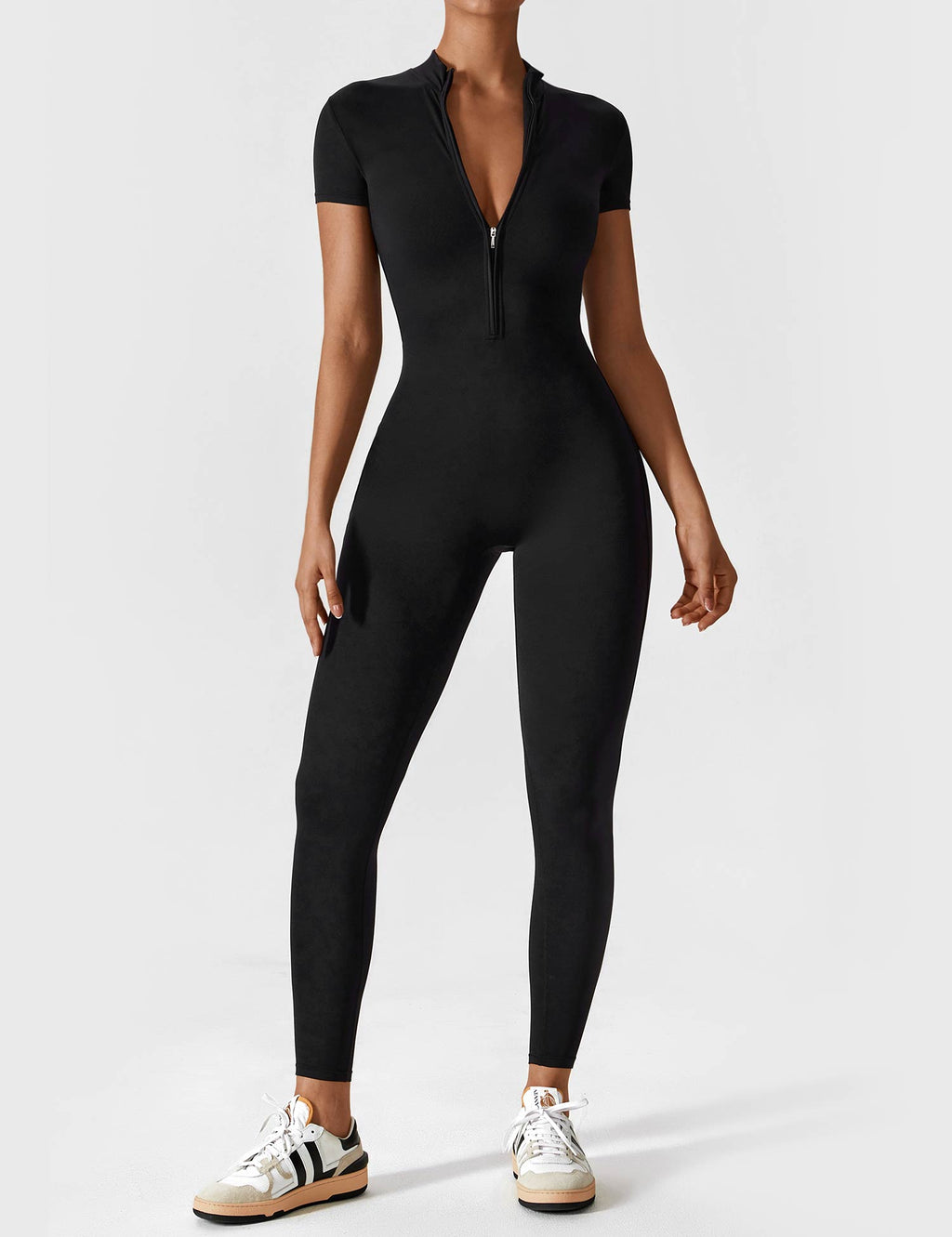 LenaFit – Kurzärmlige Jumpsuits mit Reißverschluss