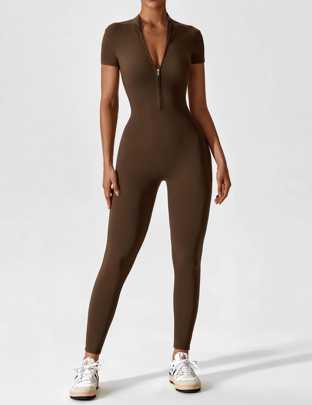 LenaFit – Kurzärmlige Jumpsuits mit Reißverschluss