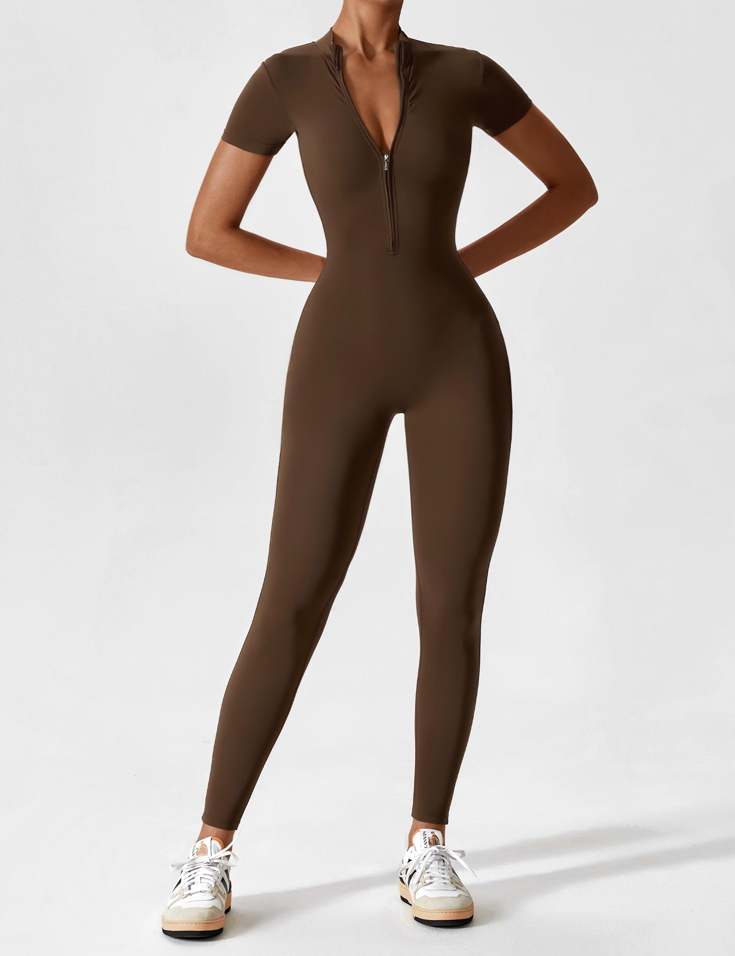 LenaFit – Kurzärmlige Jumpsuits mit Reißverschluss