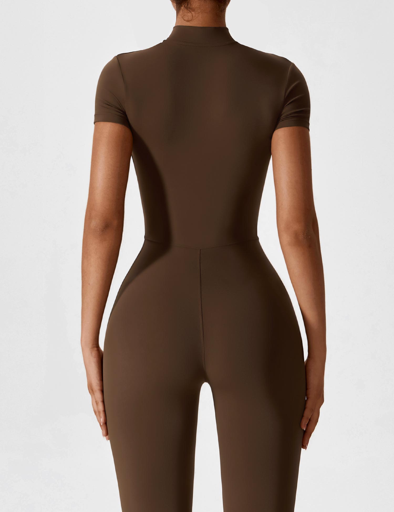 LenaFit – Kurzärmlige Jumpsuits mit Reißverschluss